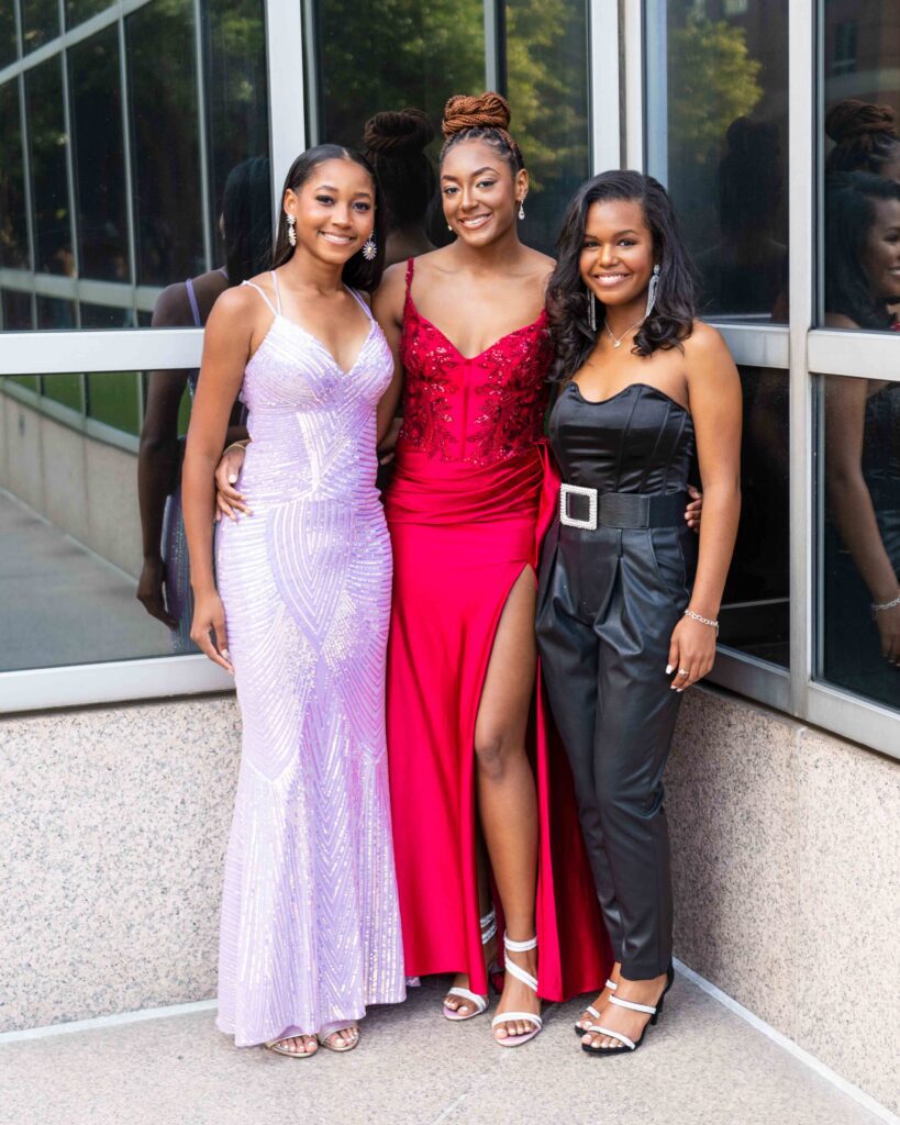 Group prom photo posing ideas for a Cypress TX park session.